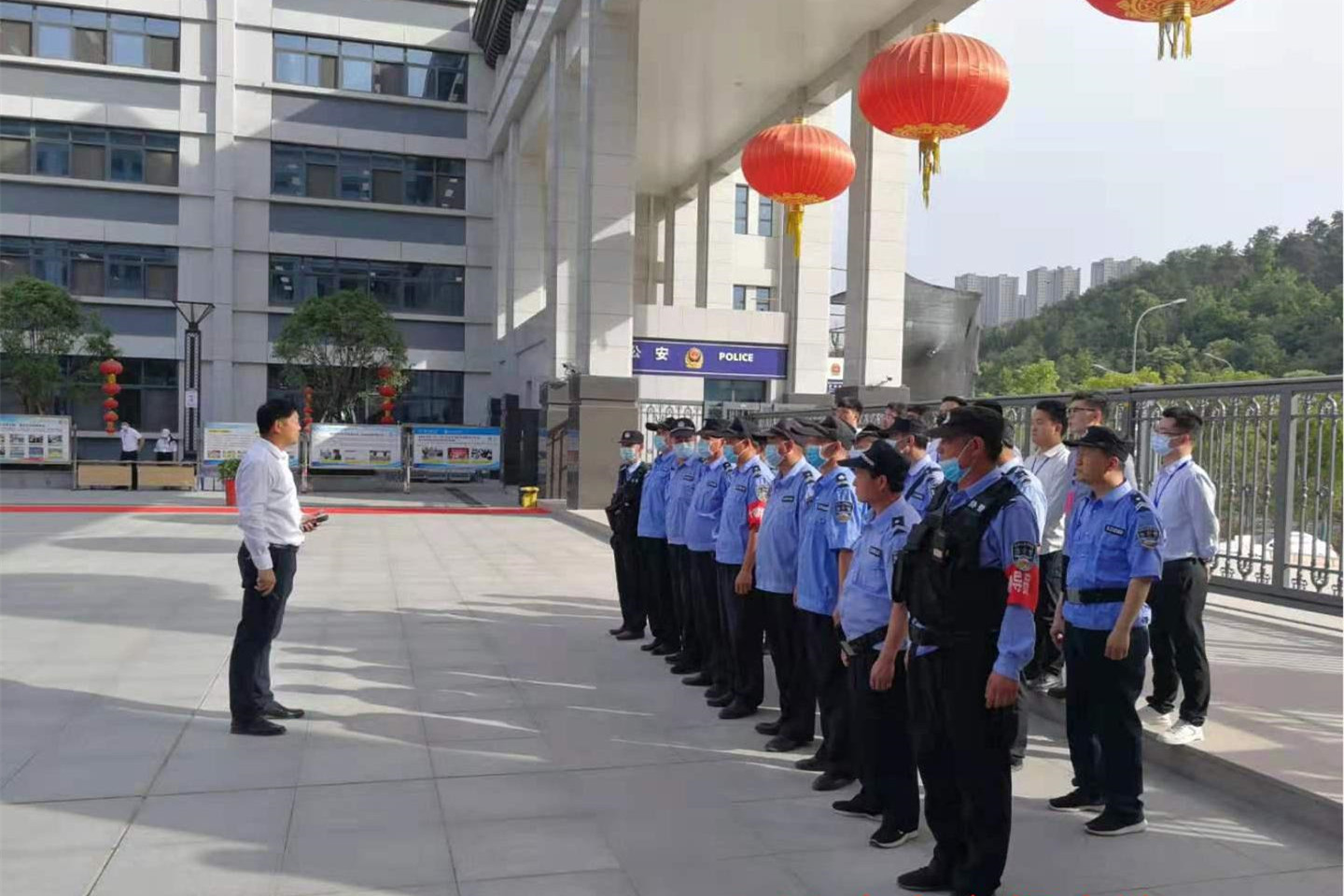 漢江實(shí)驗(yàn)學(xué)校獲評(píng)2021年度市級(jí)示范“平安學(xué)?！?></div>
								<div   id=