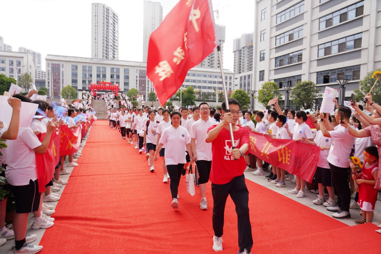 送考激壯志，眾盼勝利歸——漢江實(shí)驗(yàn)學(xué)校2022屆九年級(jí)中考送考儀式