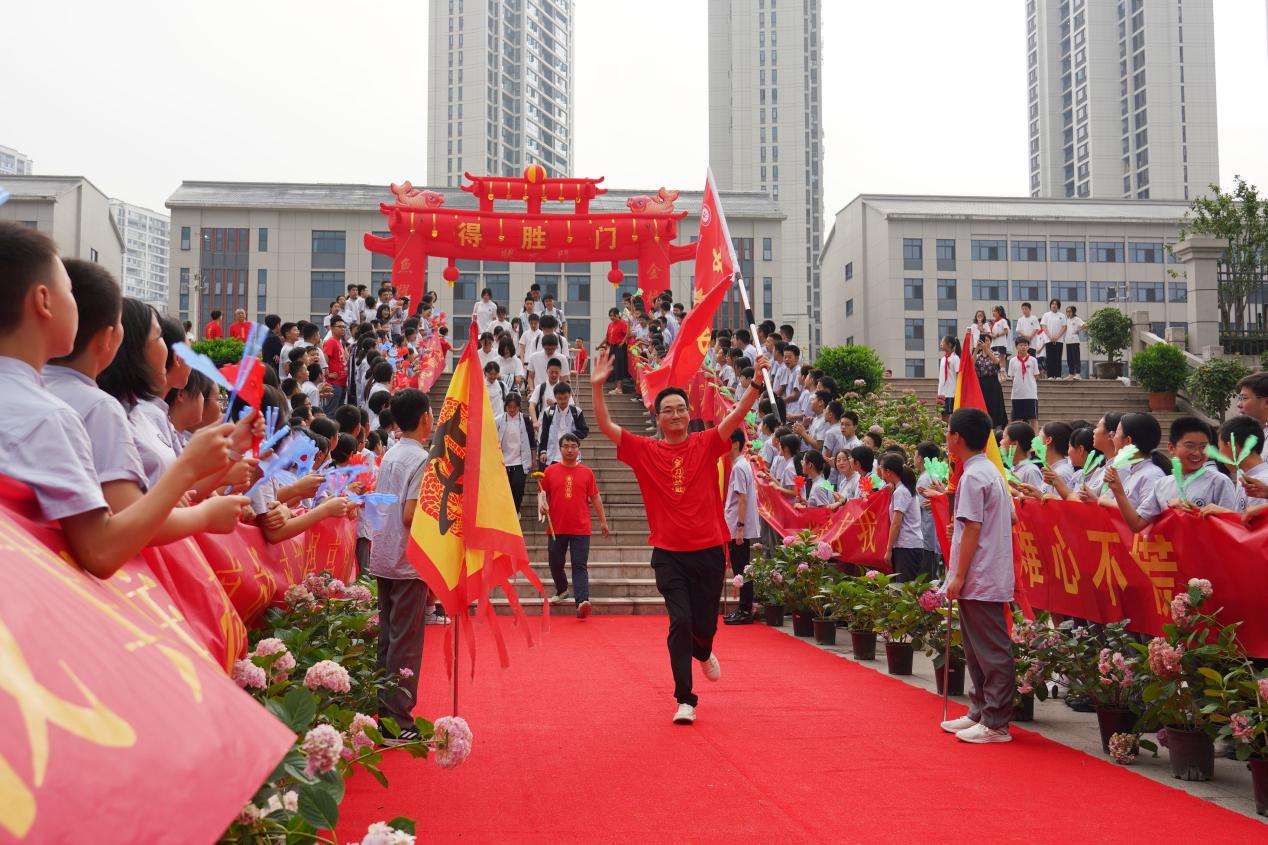 凌風(fēng)破浪競千帆 意氣風(fēng)發(fā)續(xù)輝煌  |  漢江實驗學(xué)校隆重舉行中考送考儀式