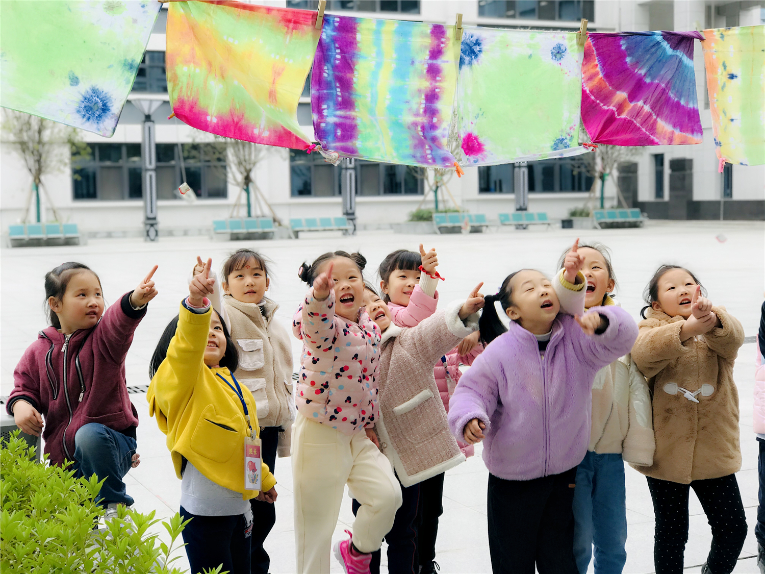 體驗趣味扎染，弘揚傳統(tǒng)文化——記漢江實驗學(xué)校幼兒園主題活動