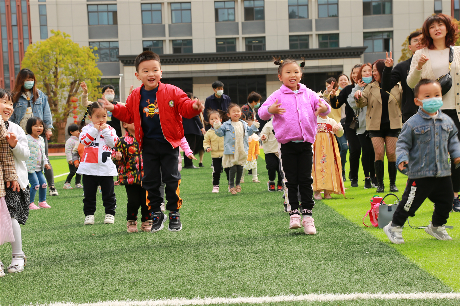 線上線下齊體驗(yàn) 智慧校園綻光彩——記我校2021年首場(chǎng)校園開放日